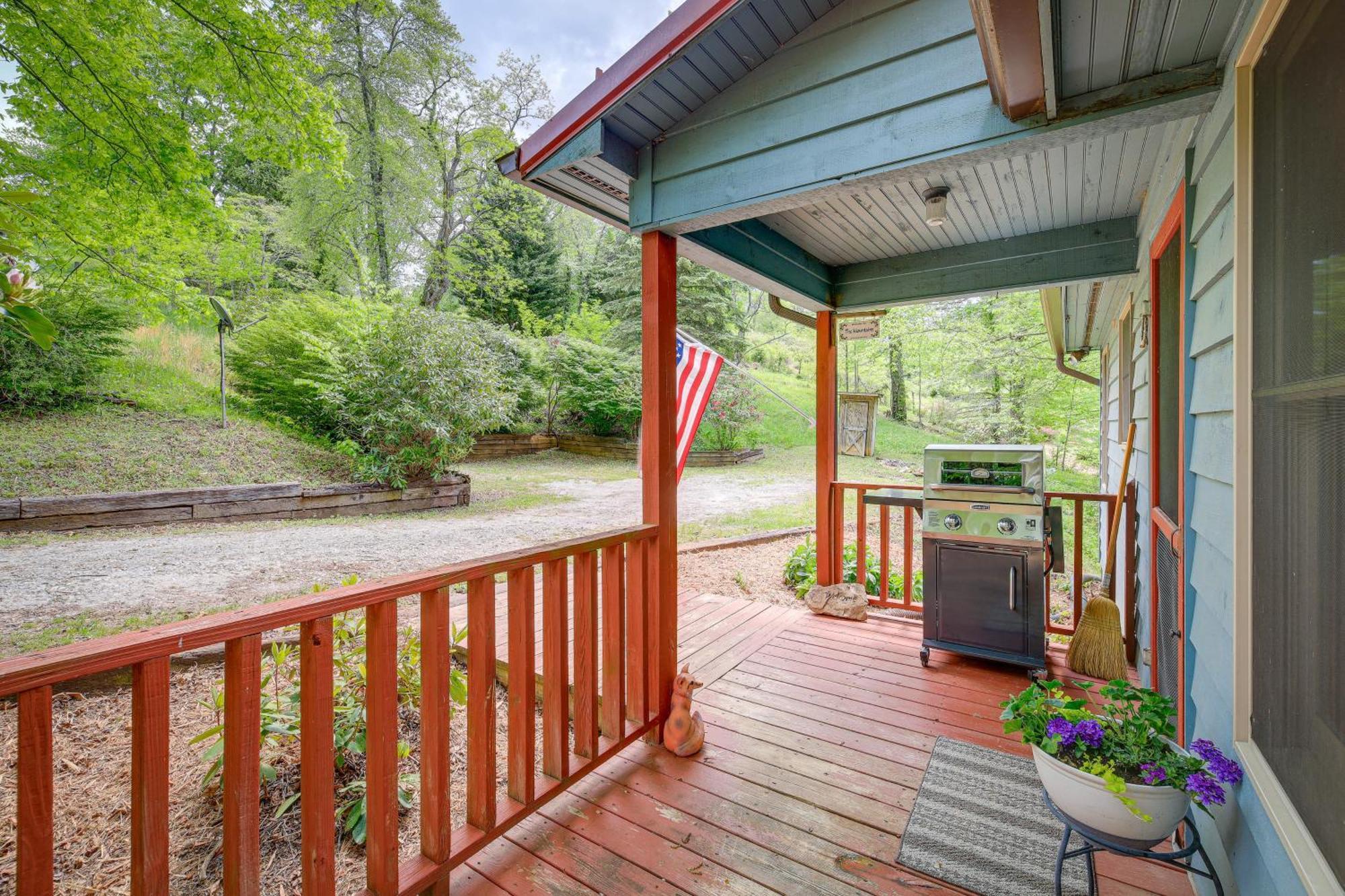 Quaint Blue Ridge Cabin Rental With On-Site Stream! Sparta Exterior photo