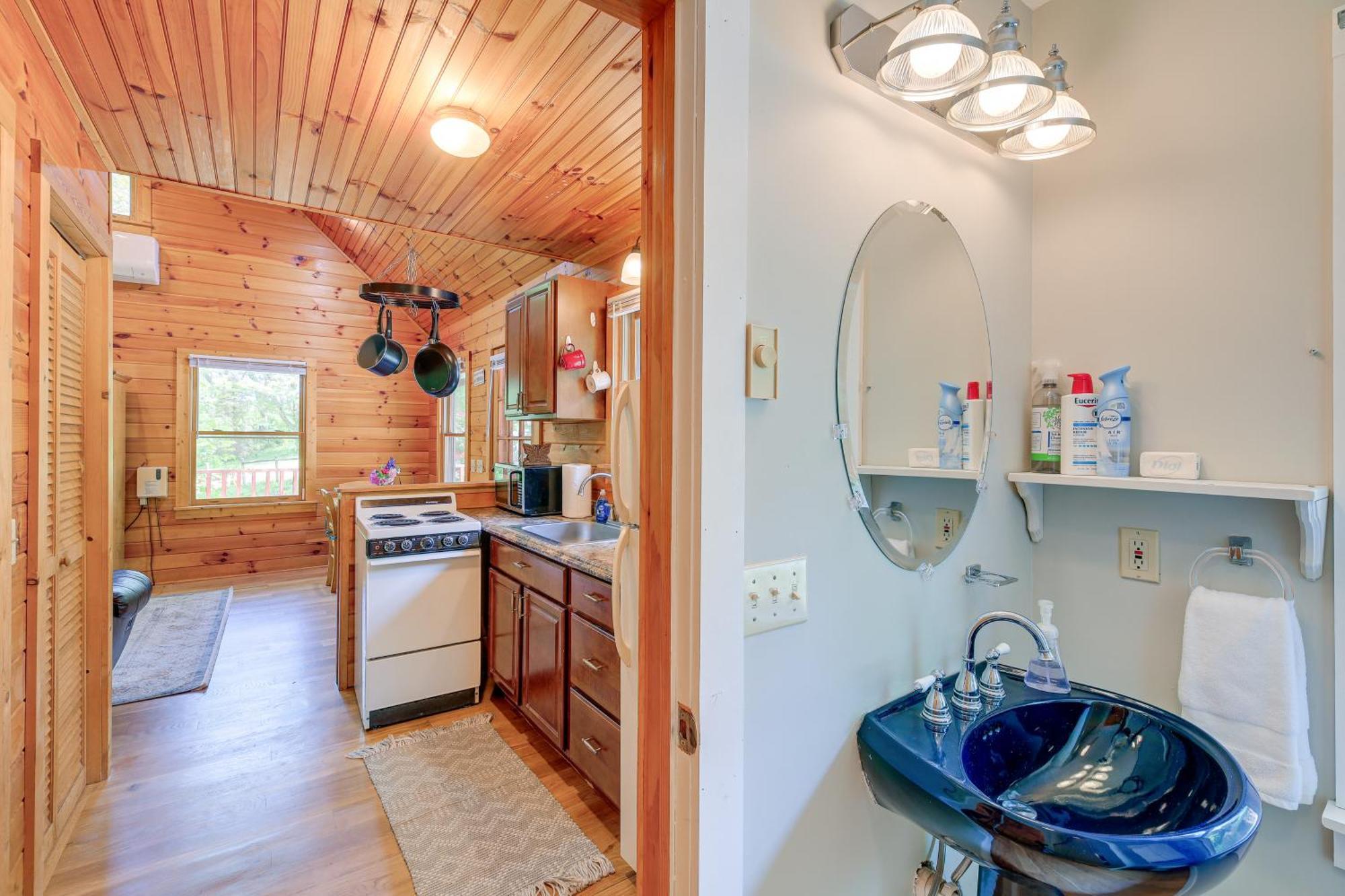 Quaint Blue Ridge Cabin Rental With On-Site Stream! Sparta Exterior photo