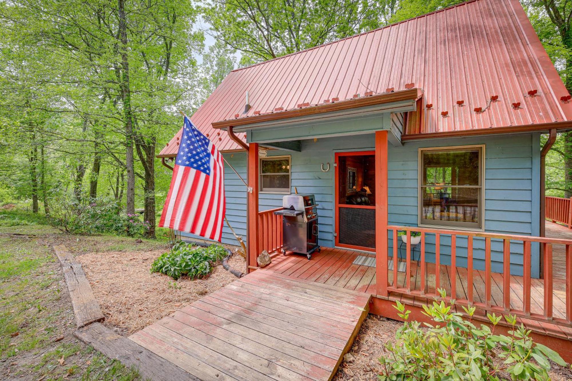 Quaint Blue Ridge Cabin Rental With On-Site Stream! Sparta Exterior photo