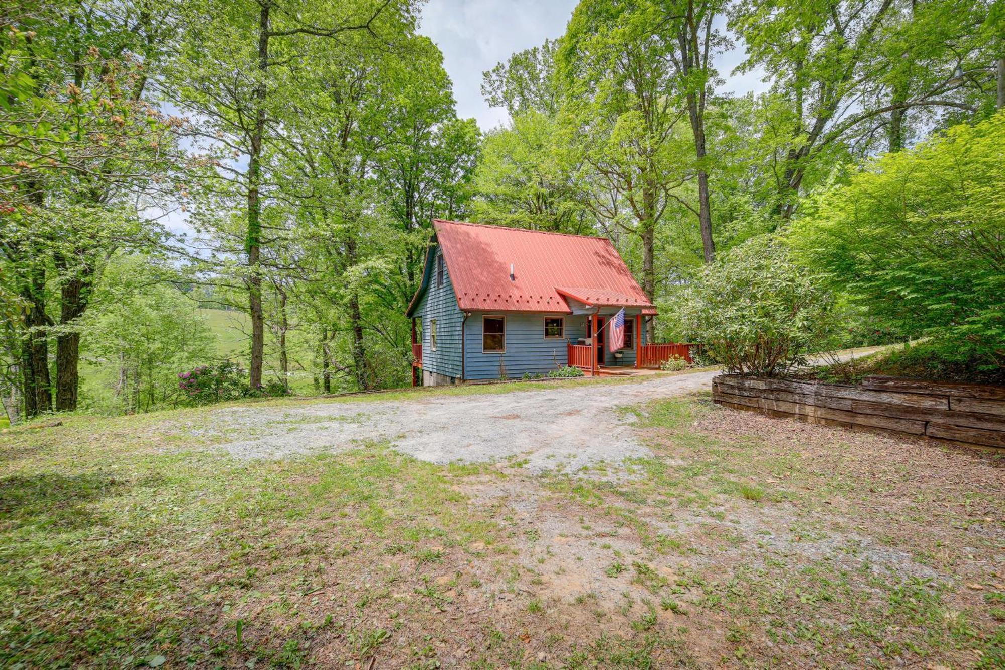 Quaint Blue Ridge Cabin Rental With On-Site Stream! Sparta Exterior photo