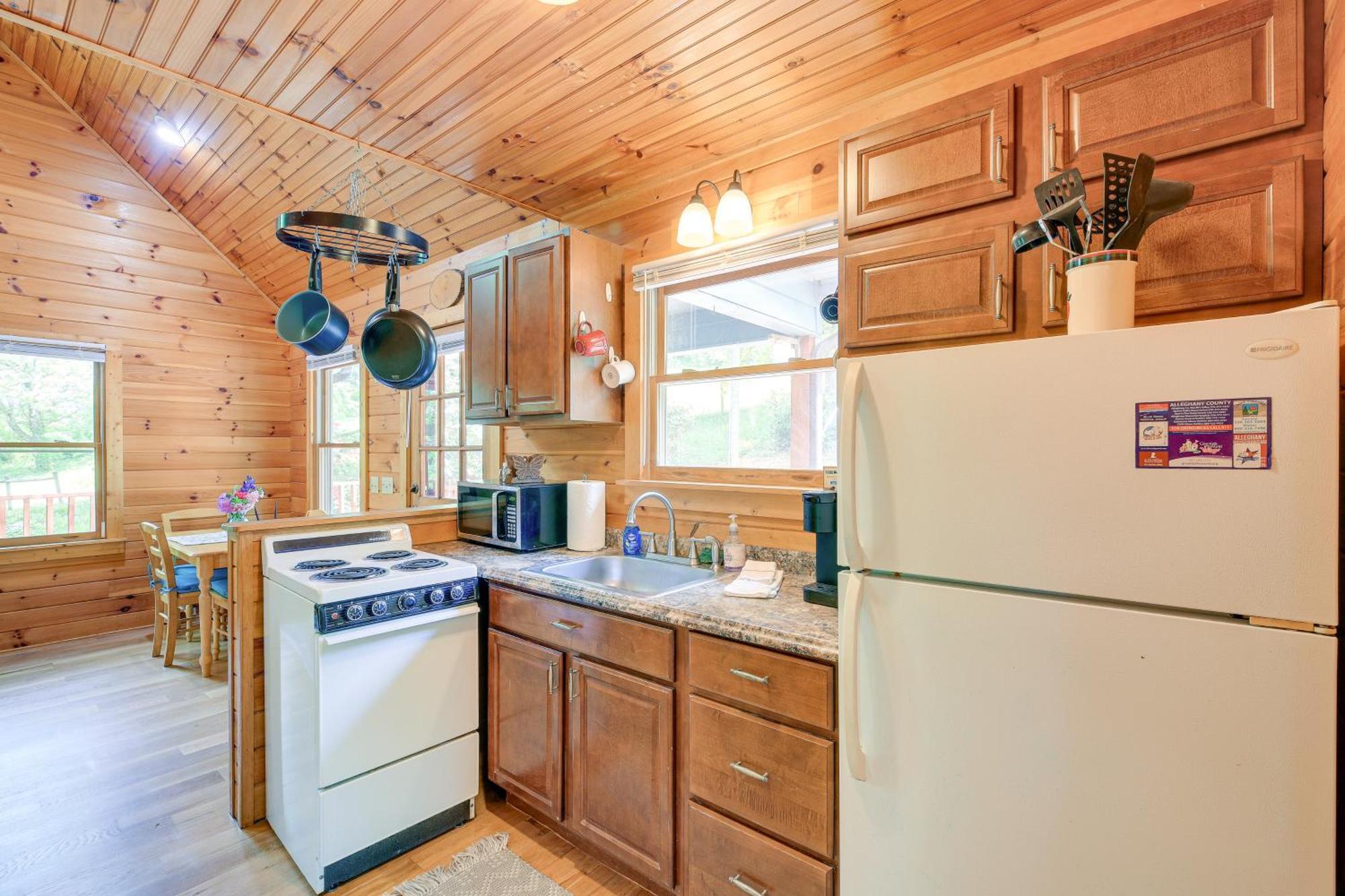 Quaint Blue Ridge Cabin Rental With On-Site Stream! Sparta Exterior photo