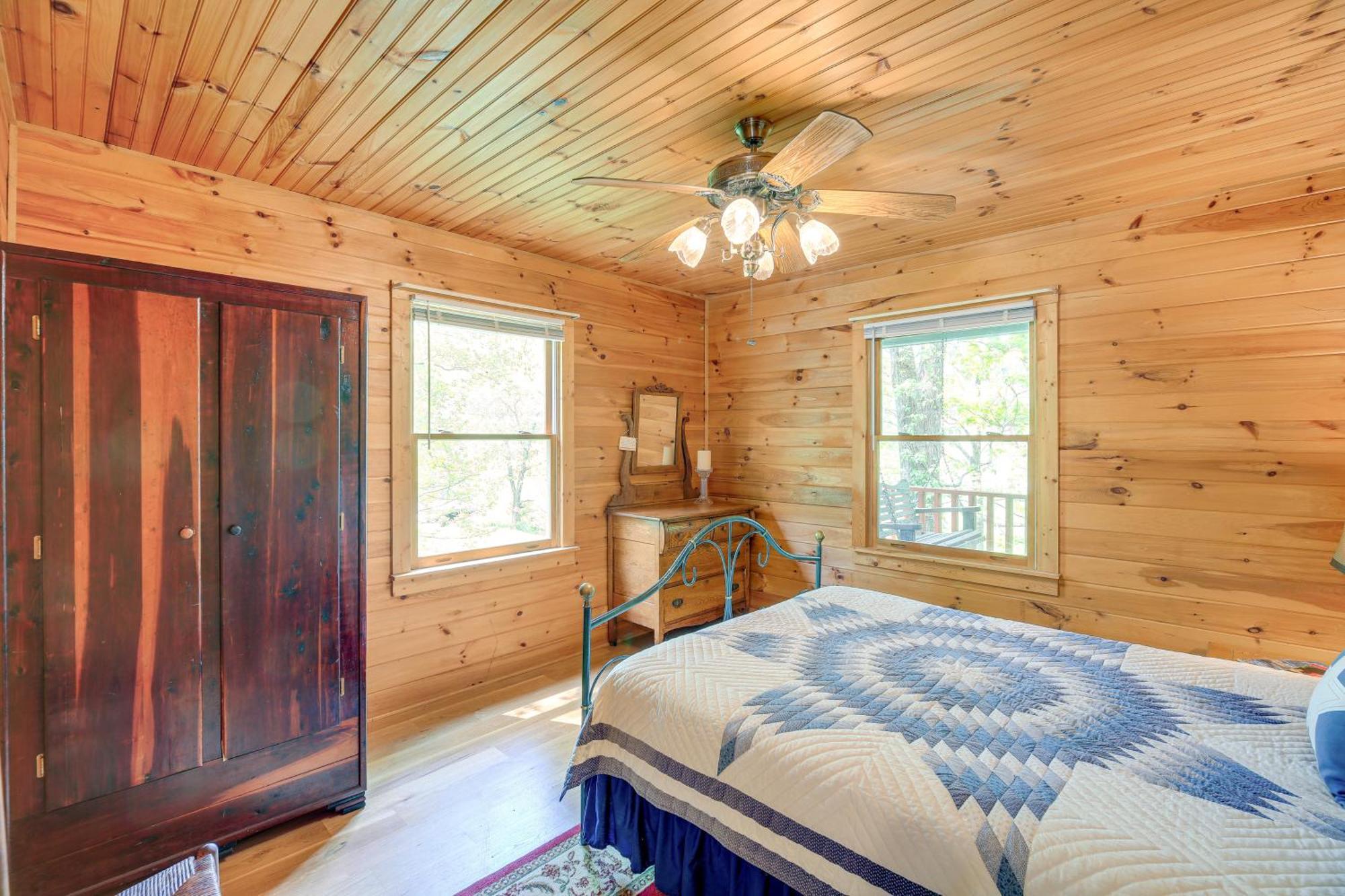 Quaint Blue Ridge Cabin Rental With On-Site Stream! Sparta Exterior photo